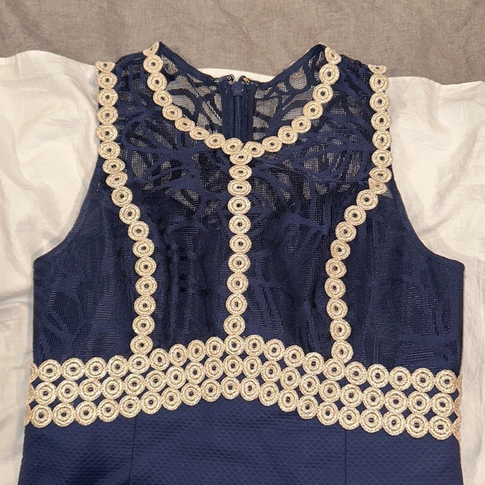 RARE💙Lilly Pulitzer Leigh Stretch Shift Dress True Navy Size 00 gold blue lace - Picture 5 of 16